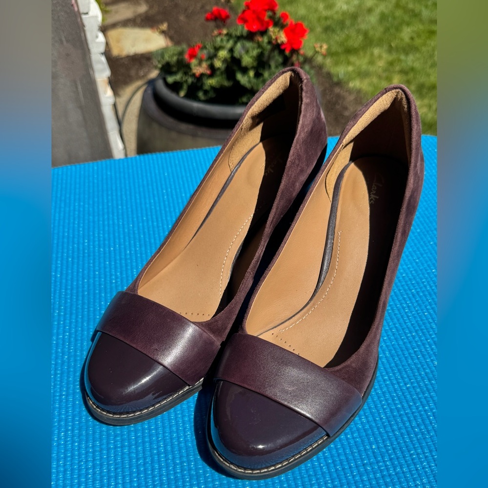 Clarks Artisan Pumps Block Heel. Wine Burgundy color Size 8 - Picture 2 of 6